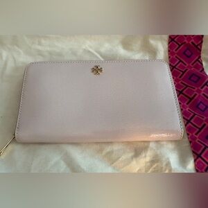 Robinson Continental Wallet.  NWOT